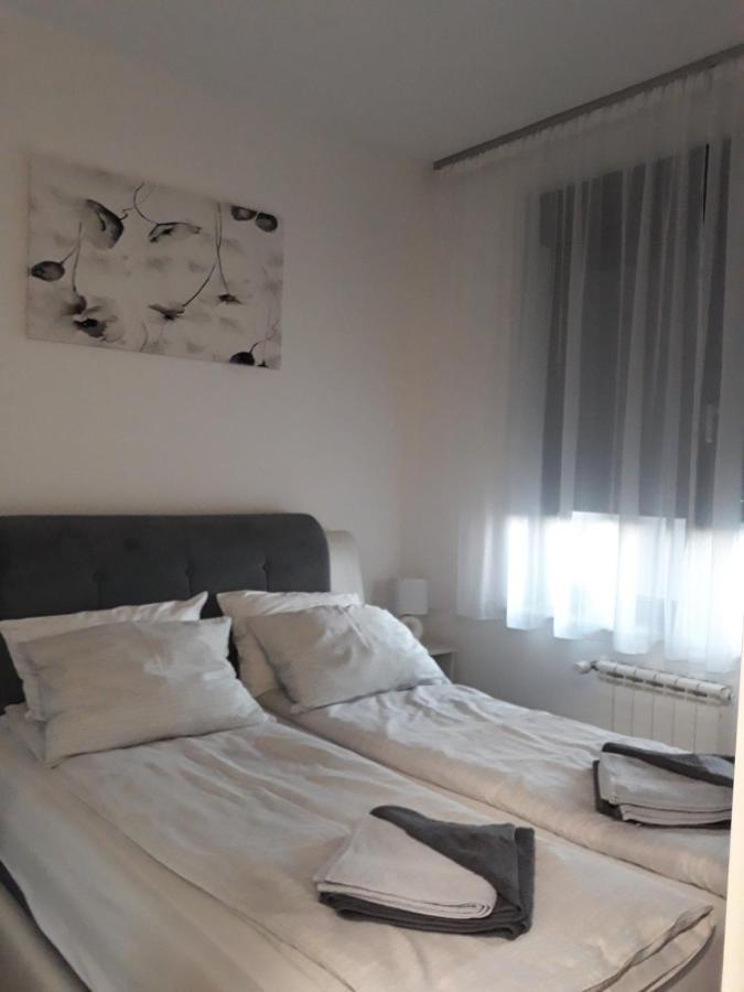 Apartman Gallery Square - Pupin Palace Lejlighed Novi Sad Eksteriør billede